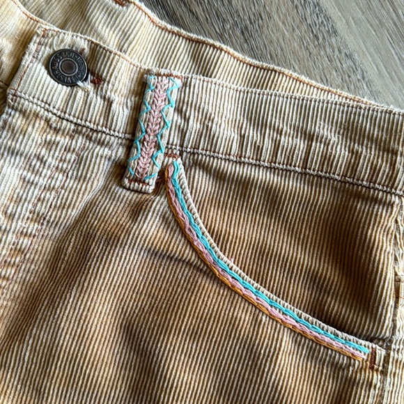 Levi’s Vintage Corduroy shorts - Picture 5 of 6